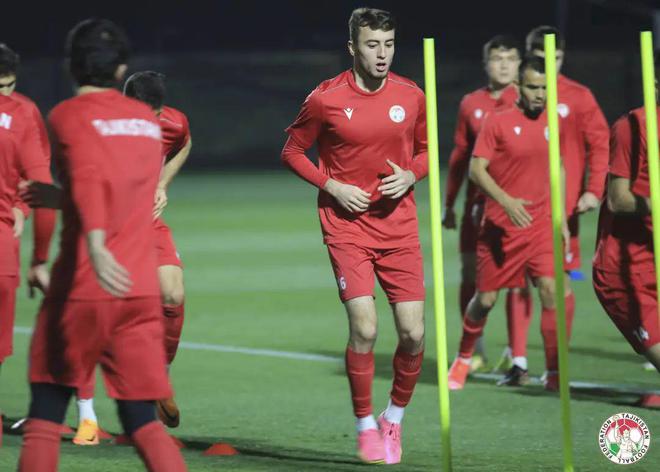 上海玄鸟VS香港金牛赛事前瞻中超比赛前瞻：武汉三镇vs上海上港预测分析(2024年06月25日)