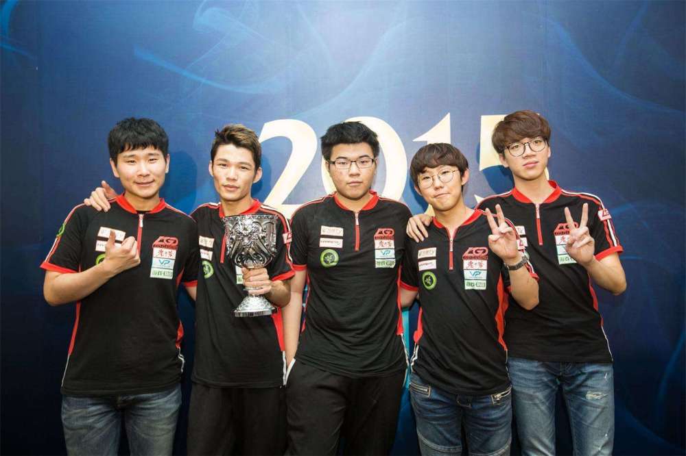 布伦特福德VS富勒姆直播分析原创预测曼联2-0富勒姆热刺3-2莱斯特城水晶宫2-2布伦特福德维拉3-1西汉姆联